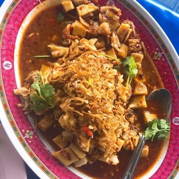ยำยอดมะพร้าวหมูย่าง