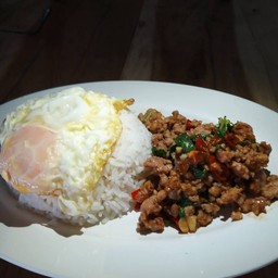 ข้าวกระเพราหมู + น้ำเก๊กฮวย