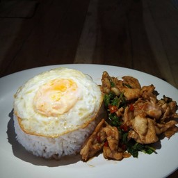 ข้าวกระเพราไก่ + น้ำเก๊กฮวย