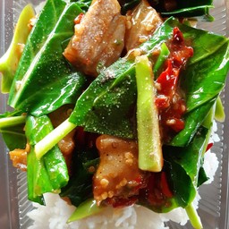 ผัดคะน้าไก่