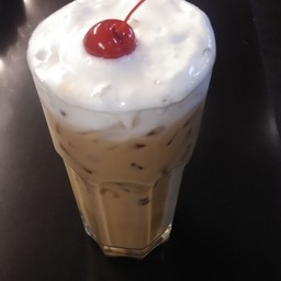 ราสเบอร์รี่ลาเต้เย็น (Iced Raspberry Latte)