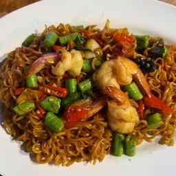 ผัดมาม่าขี้เมาทะเล + น้ำเก๊กฮวย