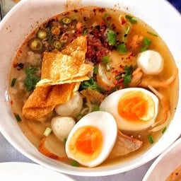ก๋วยเตี๋ยวต้มยำไข่