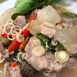 แกงรัญจวนกระดูกหมูอ่อนเอ็นแก้ว