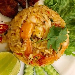 ข้าวผัดต้มยำกุ้งหมูเสวย