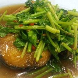 ปลาช่อนทอดผัดขึ้นฉ่าย