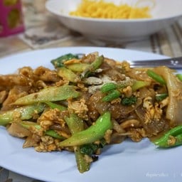 ราดหน้าอัศวิน (หน้าอำเภอ)