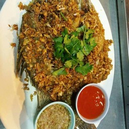 ปลากะพงทอดกระเทียม