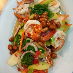 ยำก้านคะน้ากุ้งสด