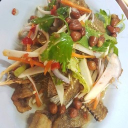 ยำปลาสลิดกรอบ