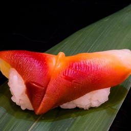 Hokkigai sushi