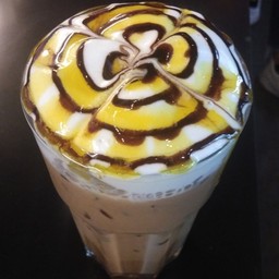บานาน่ามอคค่าเย็น (Iced Banana Mocha)