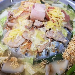 ของสดใหม่ รสชาติอร่อย ให้เยอะมากๆค่ะ น้ำจิ้มอร่อย ซื้อชีสมาใส่เพิ่มเอง ฟินเลย