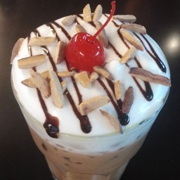 แบล็คฟอร์เรสมอคค่าเย็น (Iced Black Forest Mocha)