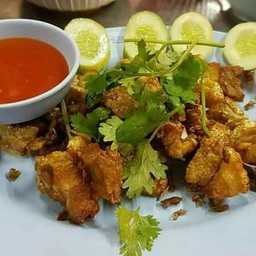 หมูกรอบทอดกระเทียม