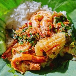 ข้าวกระเพราบ้านสูตรโบราณ ห่อใบบัว