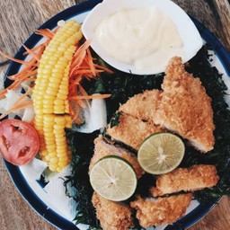 สลัดไก่ครีมซอสมะนาว Cripy chicken salad and lime sauce