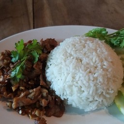ข้าวเนื้อทอดกระเทียม + น้ำเก๊กฮวย