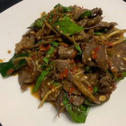 ผัดกระเพราเนื้อ
