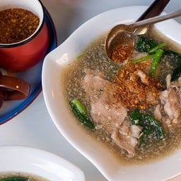 เส้นใหญ่ราดหน้า ธรรมดา