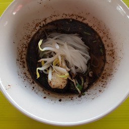 เล็ก น้ำใสหมู