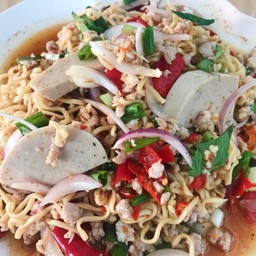 ยำมาม่าสองหมู