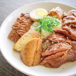 ข้าวขาหมูรวมมิตร