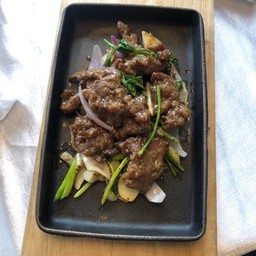 เนื้อออสเตรเลียผัดพริกไทยดำ