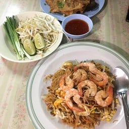 แบงค์-เบนซ์ ผัดไทย
