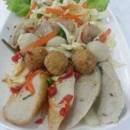 ยำลูกชิ้น