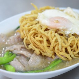 ราดหน้ายอดผักนายเคี้ยงเอ็มไพร์ บางพูด