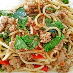 สปาเก็ตตี้กระเพราหมูสับ