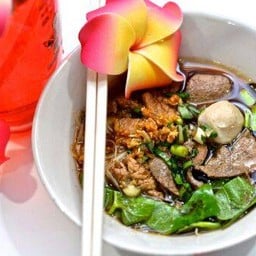 เจ้อ้อ ก๋วยเตี๋ยวหมูน้ำตก ก๋วยเตี๋ยวปากหม้อ ตลาดน้ำโบราณบางพลี