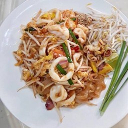 ผัดไทยกุ้งหมึก