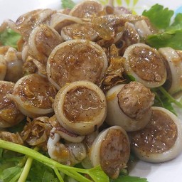 หมึกยัดใส้ผัดกระเทียมพริกไทย