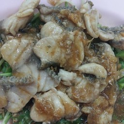 ปลาผัดกระเทียมพริกไทย
