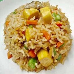 ข้าวผัดใส่ผักเต้าหู้เจ