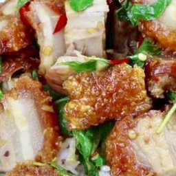 ผัดฉ่าหมูกรอบ