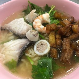 ข้าวต้มทะเลใส่บะเต็ง