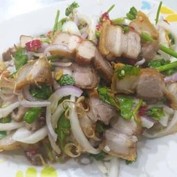 ยำหมูกรอบ