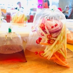 ชุดยำมะม่วง+ซอสน้ำปลาราดสูตรเด็ด