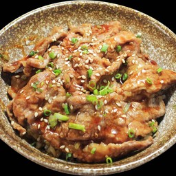 D17 ข้าวหน้าหมูย่าง