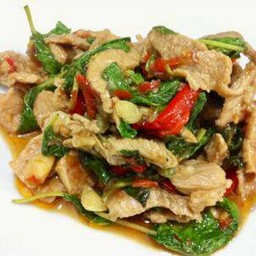 เพราหมูชิ้นราดข้าว