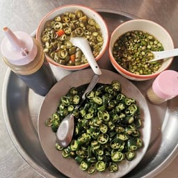 เครื่องเคียงเพียบนะจ๊ะ