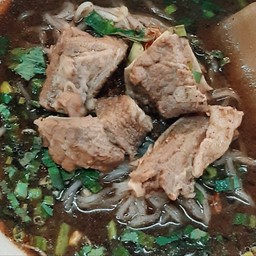 ก๋วยเตี๋ยวเนื้อตุ๋น