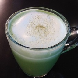 ชาเขียวเขียวเขียวร้อน (Hot Green Green Green Tea)