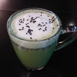 ชาเขียว เขียว เขียว งาดำร้อน (Hot Green Green Greentea Black Sesame)