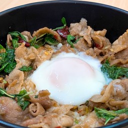 ข้าวกะเพราหมูคุโรบูตะ-ไข่ออนเซ็น