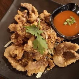 จระเข้ทอดกระเทียม