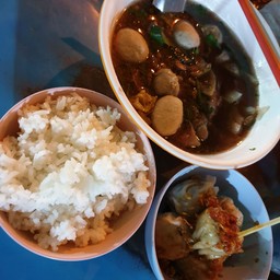 ก๋วยเตี๋ยวลูกชิ้นเนื้อจานบิน